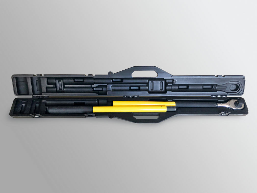 Preset truck clicker style torque wrench