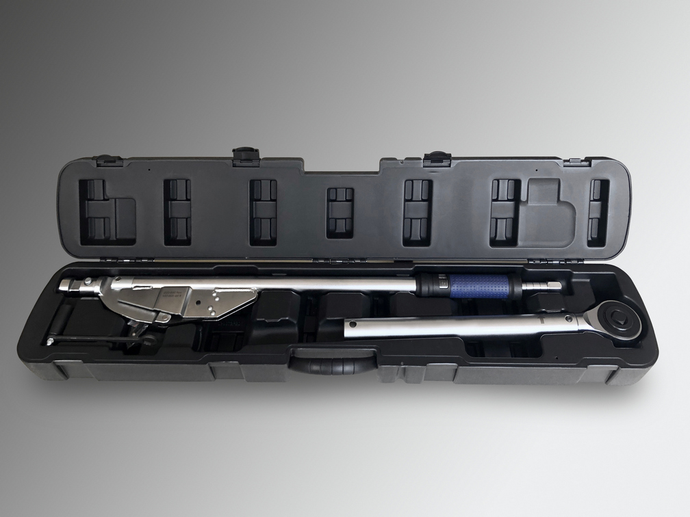 Flex hinge style torque wrench