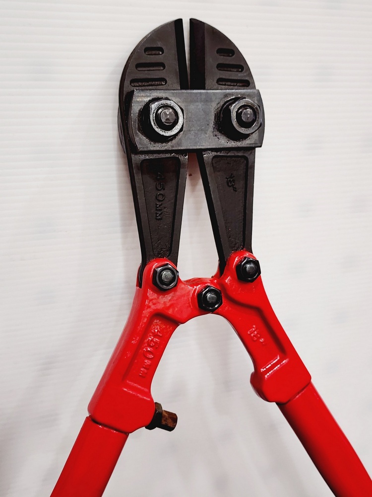 Industrial bolt cutters