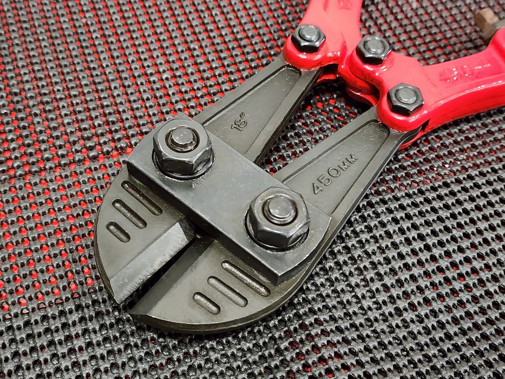 Industrial bolt cutters
