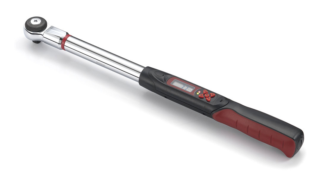Interchangeable head memory preset digital torque wrench