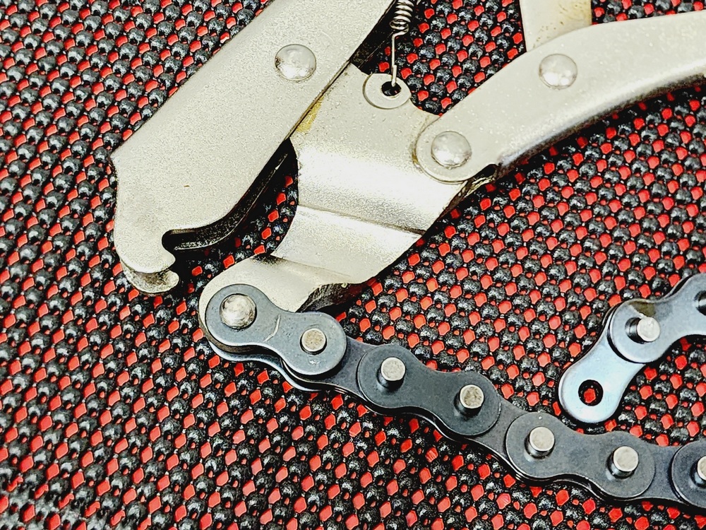 Chain clamp locking pliers