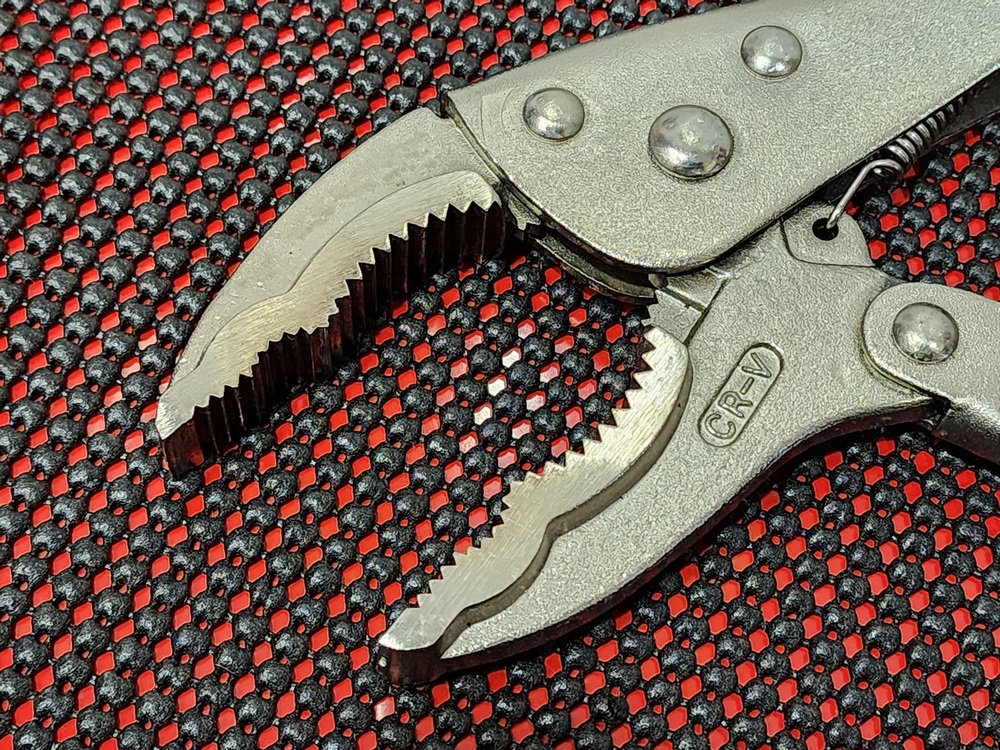 Large jaw locking pliers