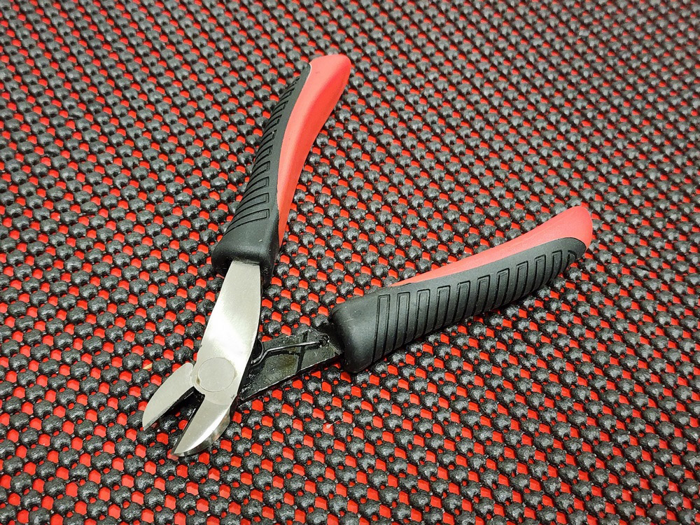 Pro-series miniature diagonal pliers