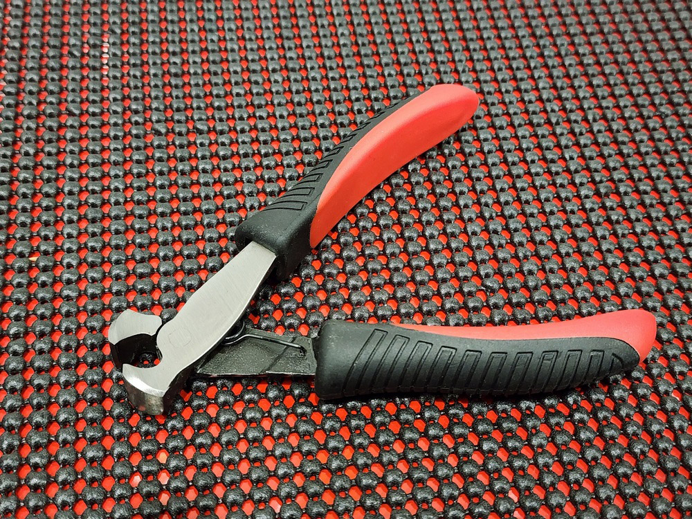 Pro-series miniature end cutter pliers