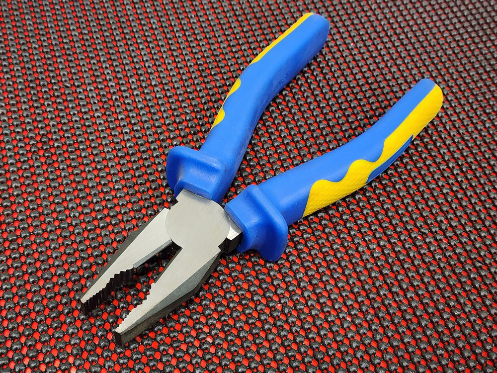 Insulated linesman's pliers 8"