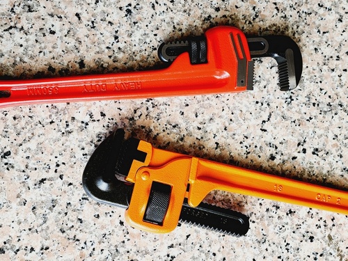Pipe wrench