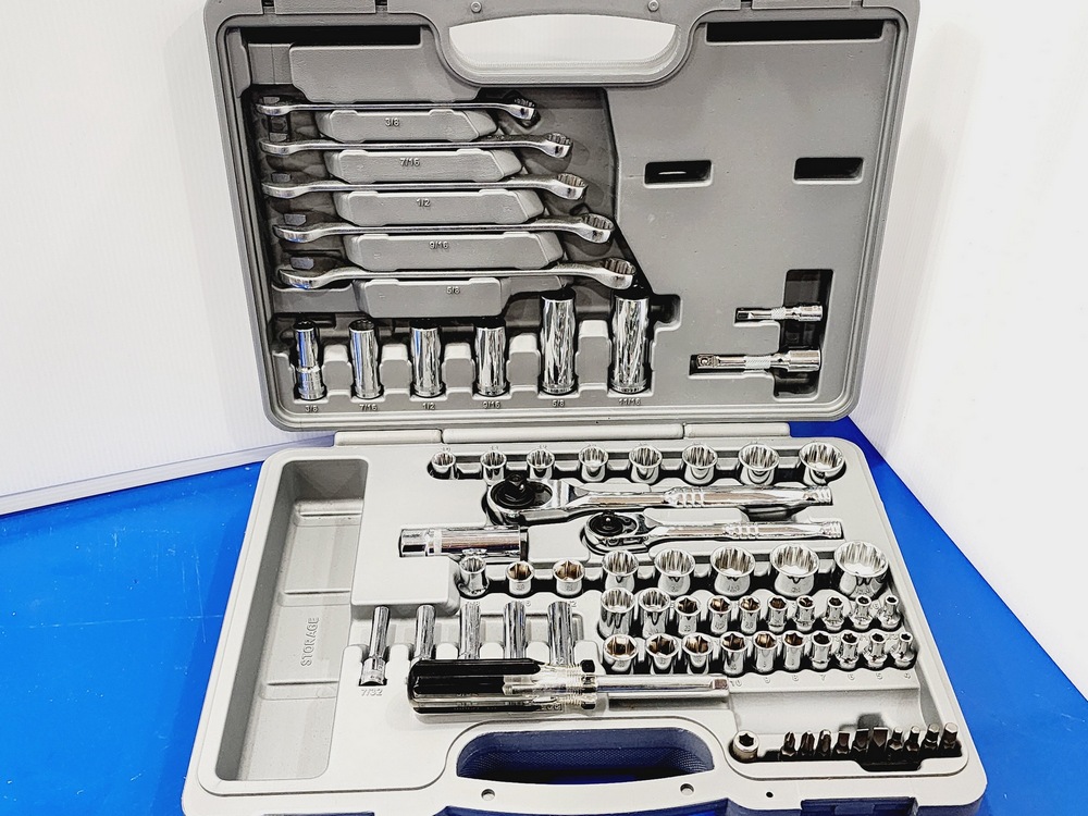 1/4" dr. and 3/8" dr. SAE/Metric socket and wrench tool 70 pc set