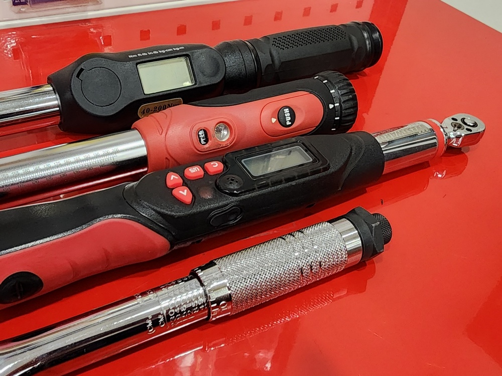 Adjustable torque wrench