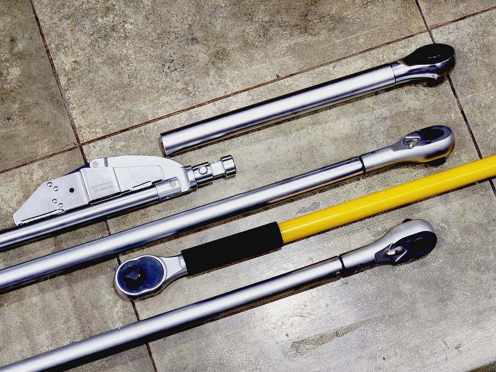 Heavy duty torque wrench